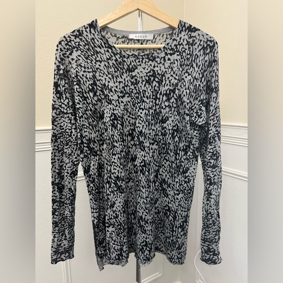 Kokun Bamboo Cashmere Gray Animal Print Lightweight Sweater - Size Medium - Picture 1 of 4